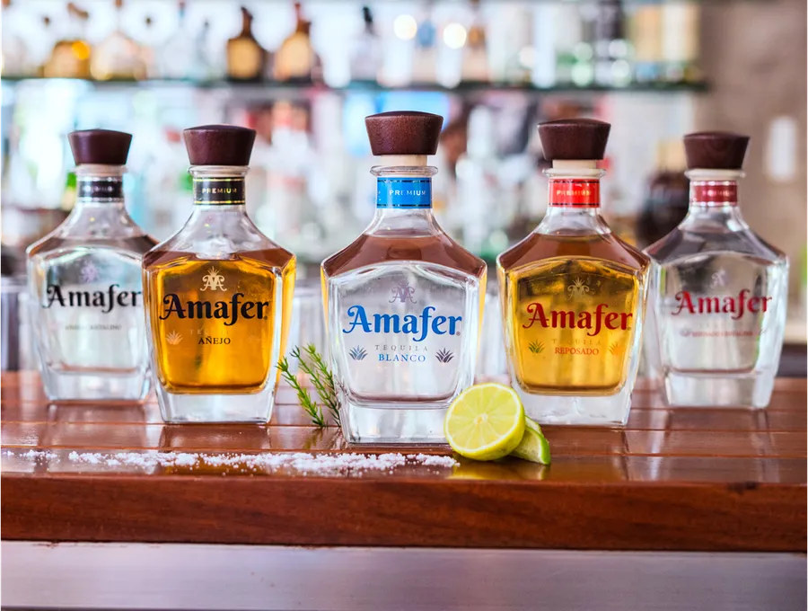 La línea completa: blanco, reposado, añejo y los dos cristalinos